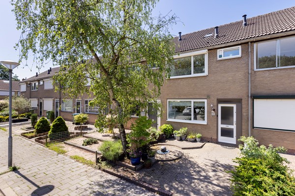 Foto - Te koop: Nette tussenwoning in het gezellige Klundert!